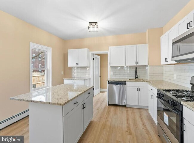 Building Photo - Charming 3BR House in Trenton