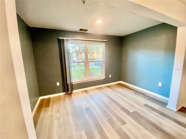 Building Photo - 5463 Vineland Rd