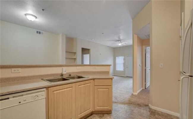 Building Photo - BEAUTIFUL 2 BED 2 BATH CONDO LOCATED ACROS...