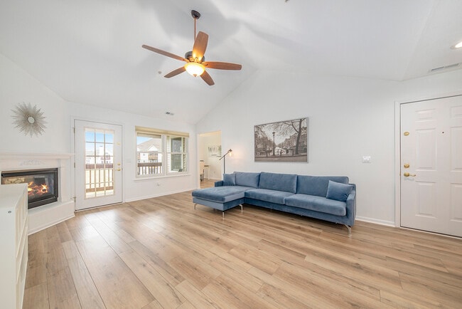 Building Photo - 1528 Oakfield Dr