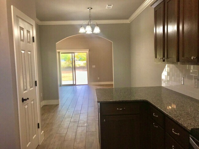 Building Photo - ***212 Alder Street***