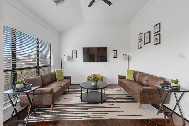 Beautiful Living Room - 3412 St Emanuel St