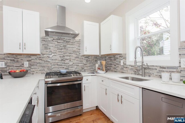 Building Photo - 2389 3rd St