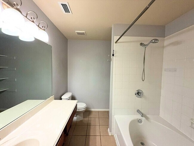 Building Photo - 9120 Goldenview Dr