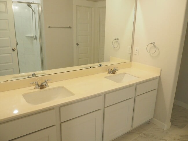 Building Photo - 2502 Sun Grove Rd