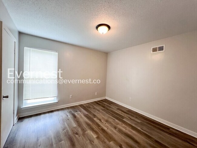 Building Photo - 3-Bed/2-Bath Home with Patio/Available Now!
