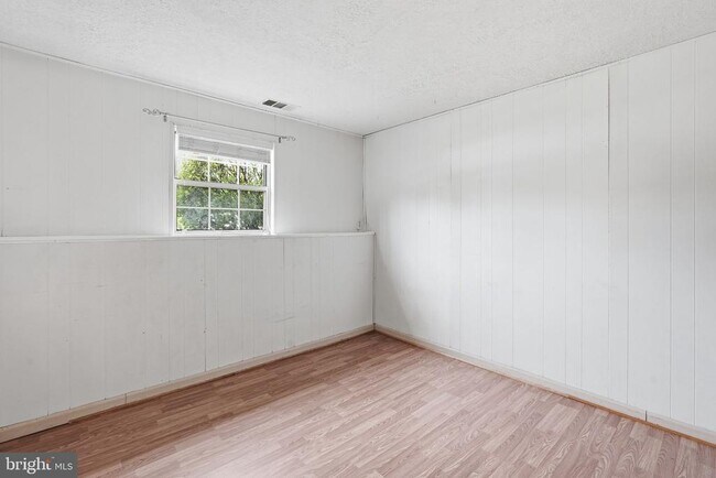 Building Photo - 9571 Tudor Oaks Dr