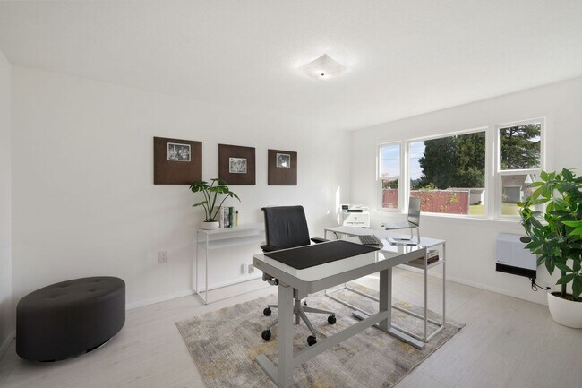 Building Photo - Immaculate and Updated Throughout- Quiet d...