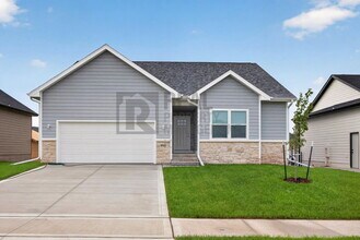 Building Photo - 8914 Hickory Dr