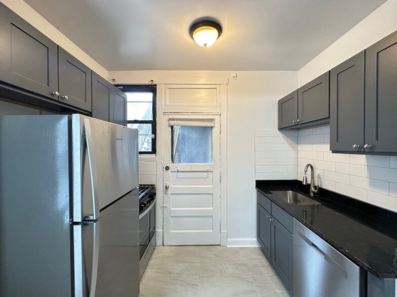 Building Photo - 1321.5 W Estes Ave