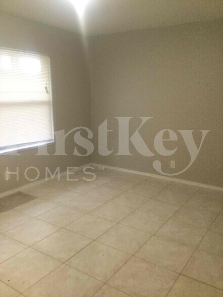 Building Photo - 6129 Moonbeam Dr