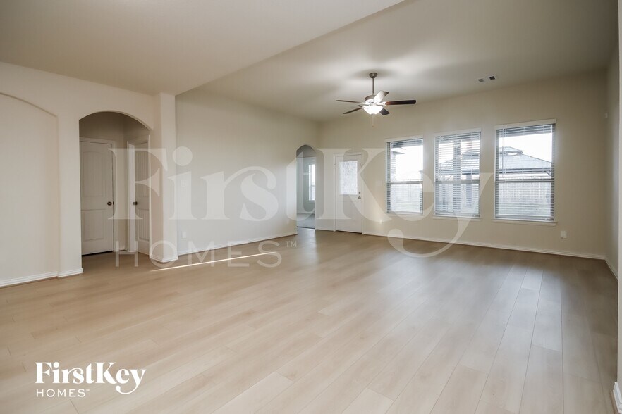 Building Photo - 2826 Torrey Pines Dr