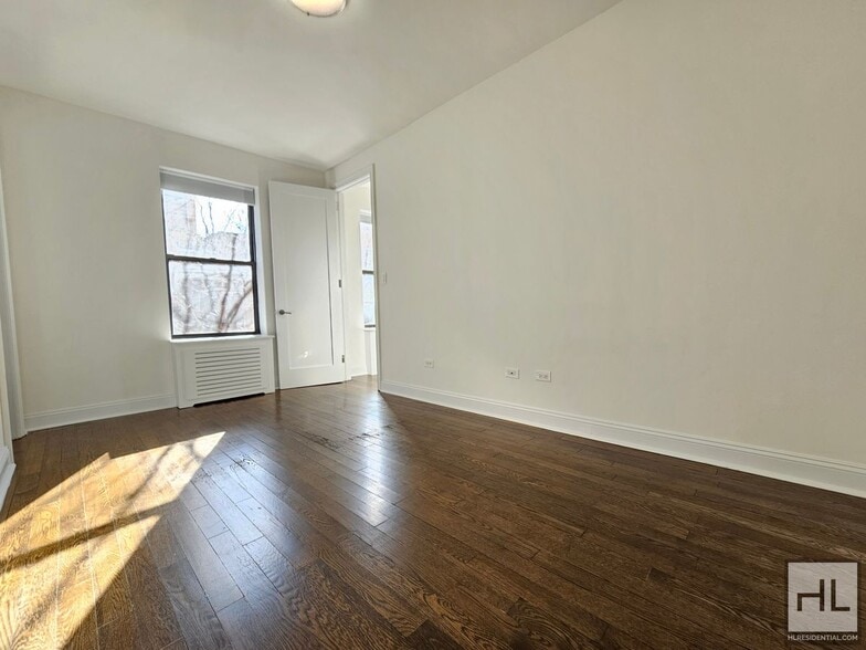 Building Photo - Sunny 1-Bedroom in Greenwich Village | Prime Location