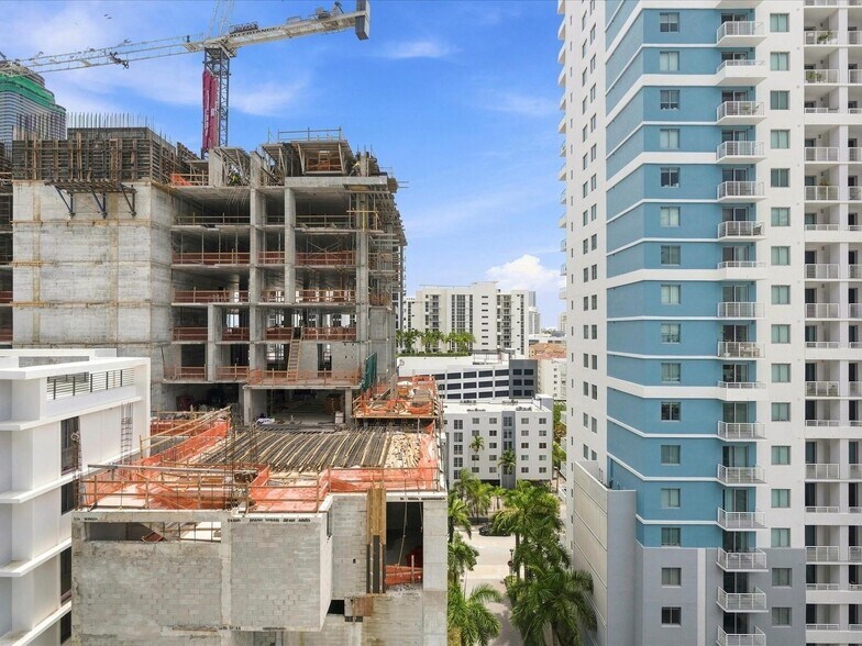 Building Photo - 1010 SW 2nd Ave