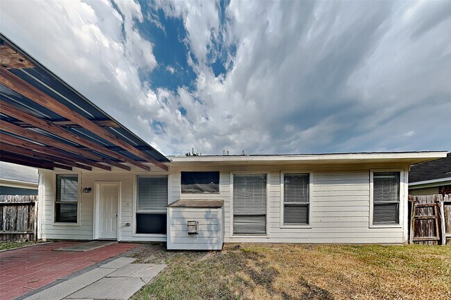 Building Photo - 2331 Trotter Dr