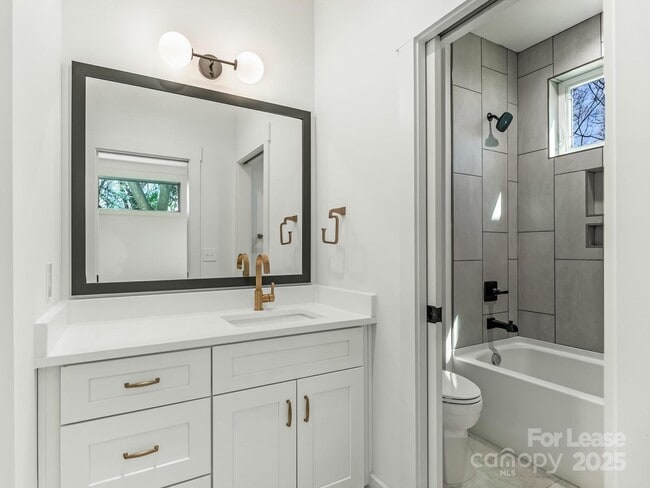 Building Photo - 1310 N Davidson St