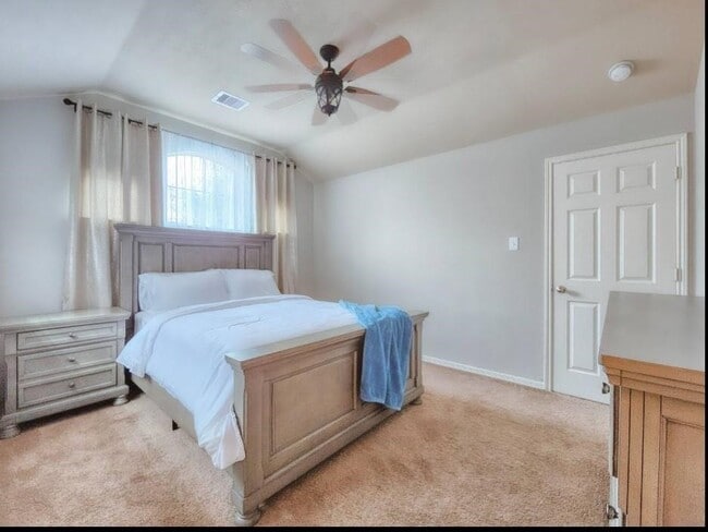 Building Photo - 2706 Lakecrest Way Dr