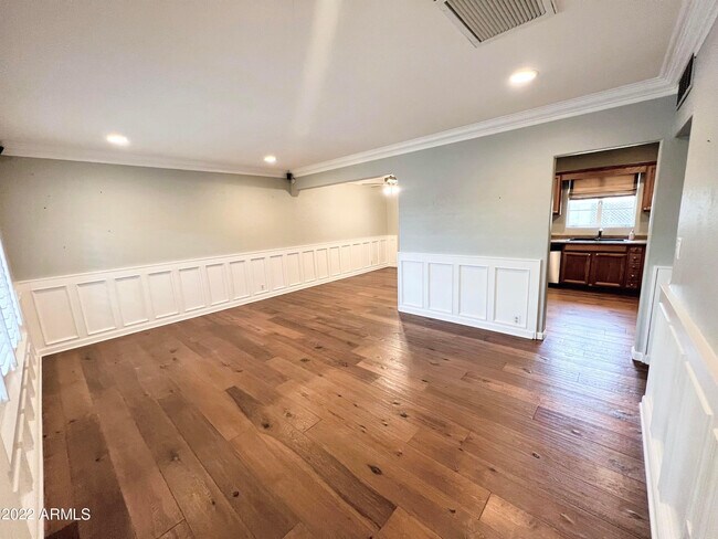 Building Photo - 3940 E Glenrosa Ave