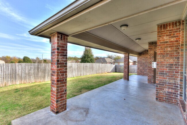 Building Photo - 500 Loyd Ln