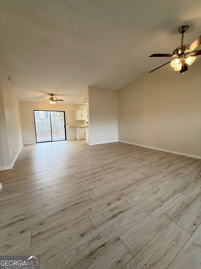 Building Photo - 204 Westgate Cir