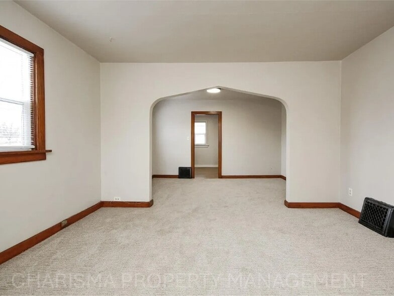 Building Photo - 1330 W 14th St