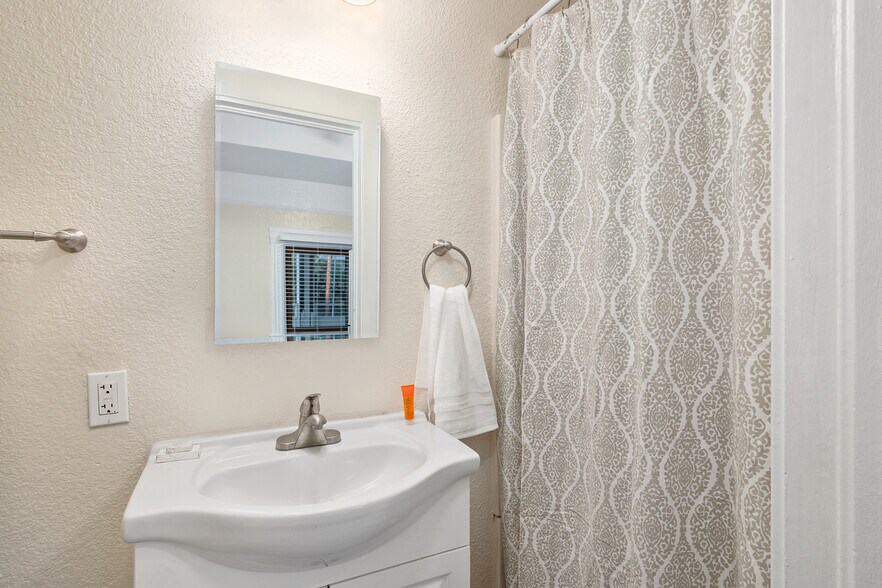 Building Photo - 2121 1st Ave