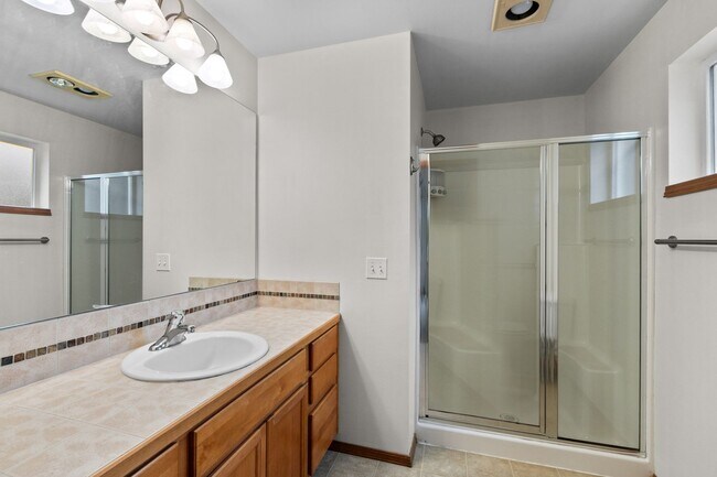 Building Photo - 3bd/2.5ba Seattle House
