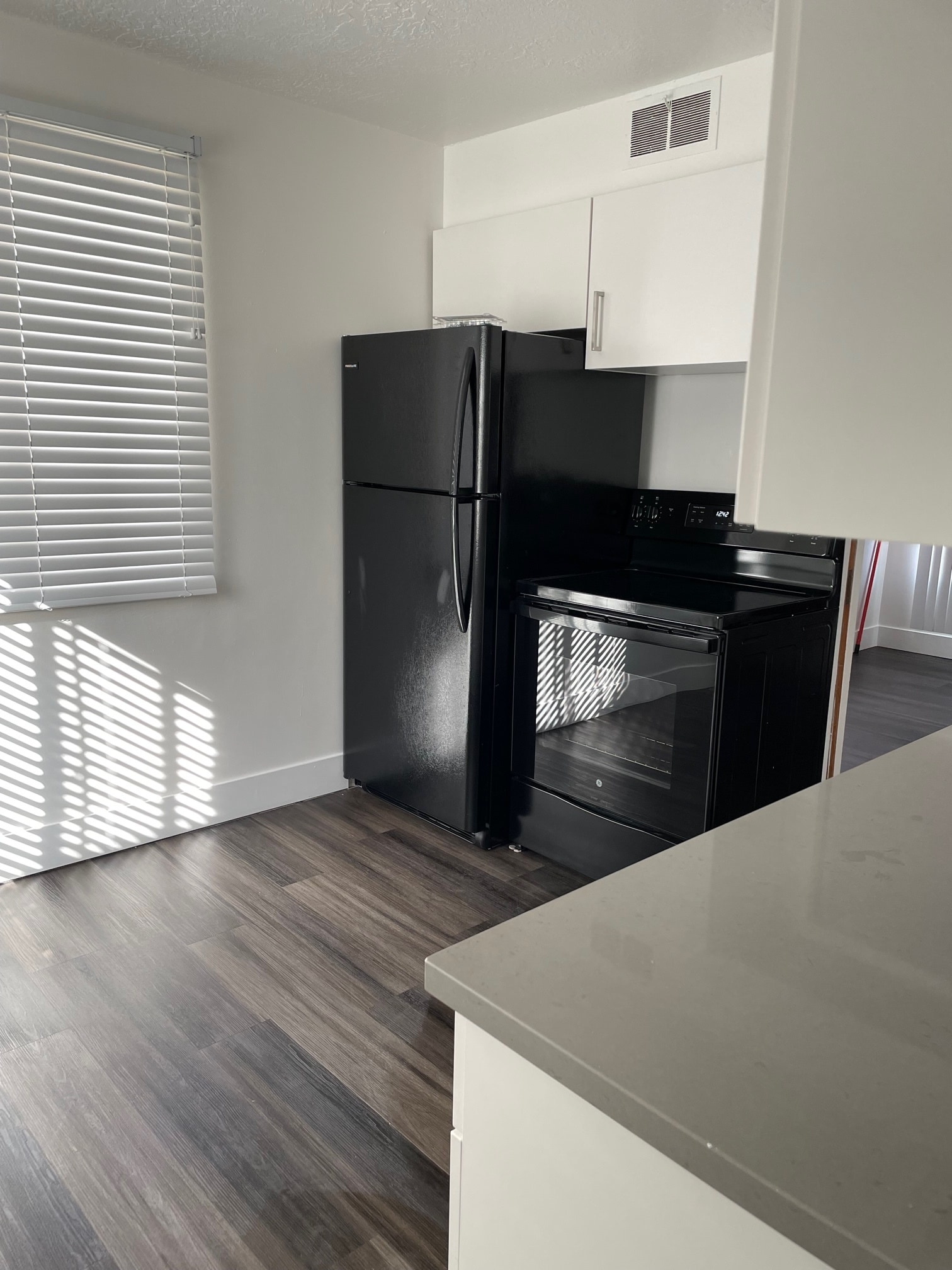 Building Photo - 250 E 600 S