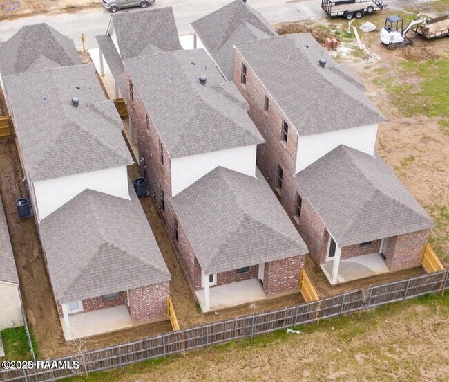 Building Photo - 115 Millie Park Dr