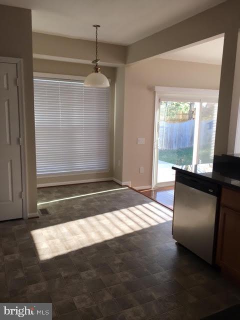 Building Photo - 2693 Maple Ridge Dr