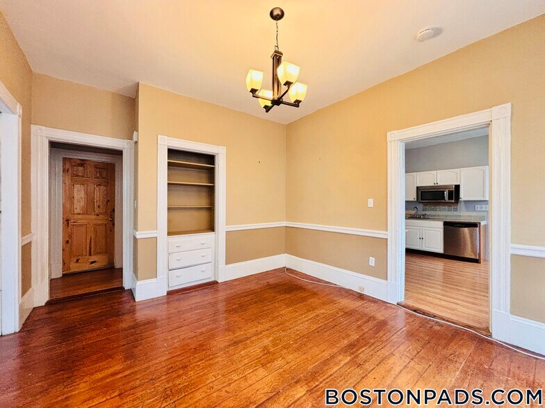 Building Photo - 52 Harvest St