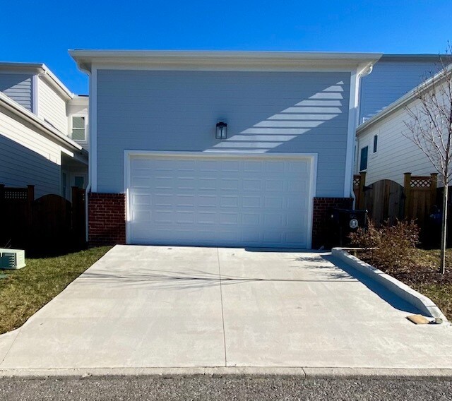 Building Photo - 925 Horizon Dr