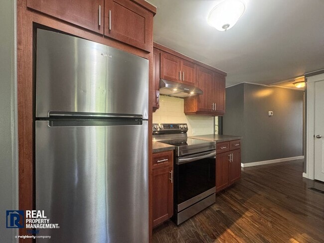 Building Photo - 2 Bed / 2 Bath Home with 4-Car Garage, Large Yard & RV Parking in Graham!