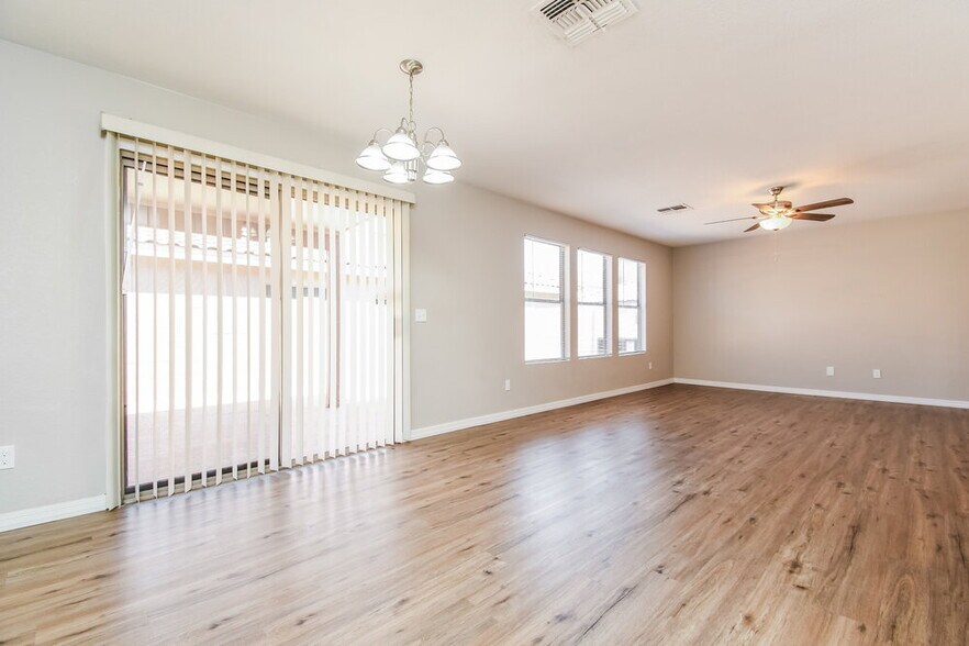 Building Photo - 650 E Woodsman Pl