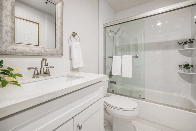 Building Photo - 5605 Friars Rd