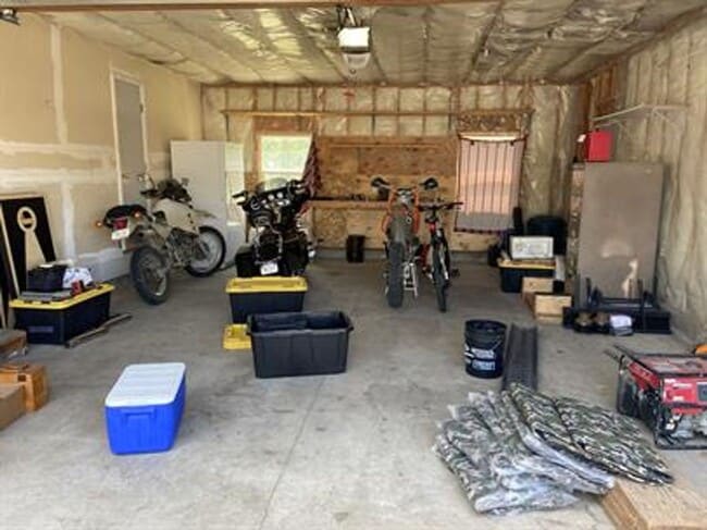 Building Photo - 3 bedroom 2 1/2 bath home in River Rock