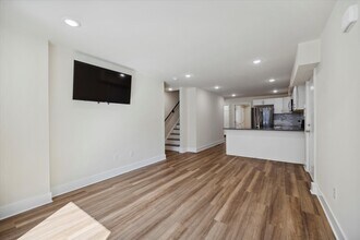 Building Photo - 1519 N Sydenham St