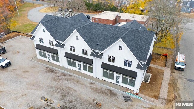 Building Photo - 445 Ramapo Valley Rd