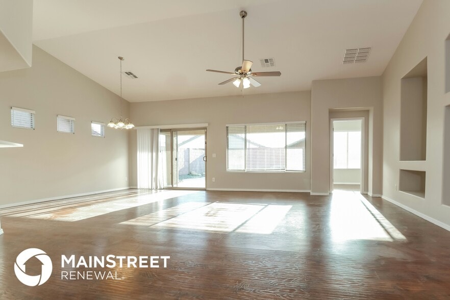 Building Photo - 2374 S 155th Ln