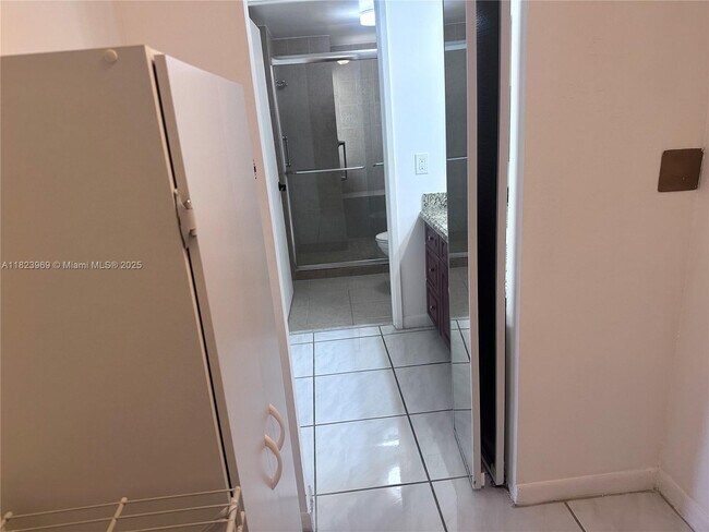 Building Photo - 8810 SW 123rd Ct