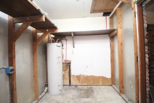 Building Photo - Central Pensacola 3-Bedroom Home Near Mall...