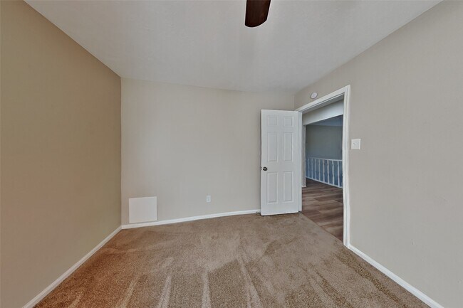 Building Photo - 16923 Poplar Hill St