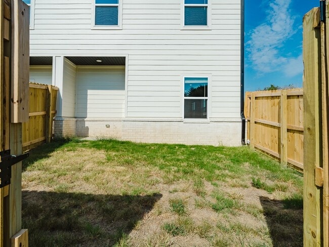 Building Photo - 1720 Cuppett Cir