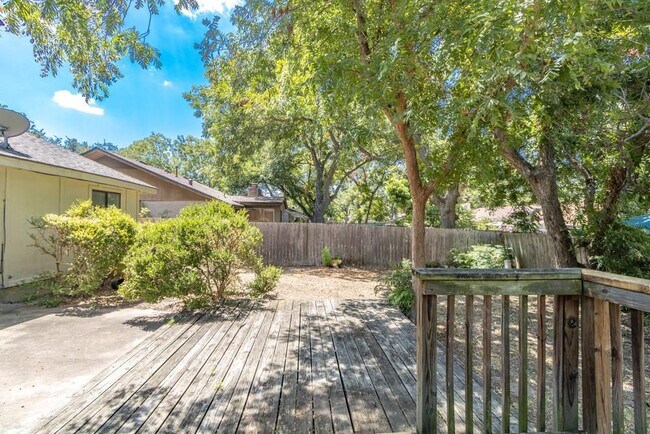 Building Photo - 10200 Missel Thrush Dr