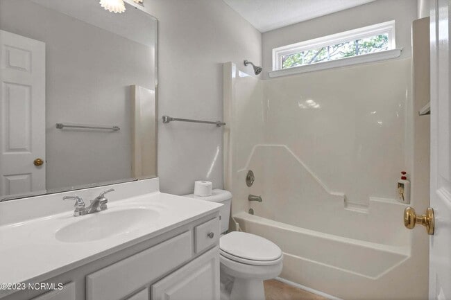 Building Photo - 3 Bedroom Home Across the Street from Ogden Park!