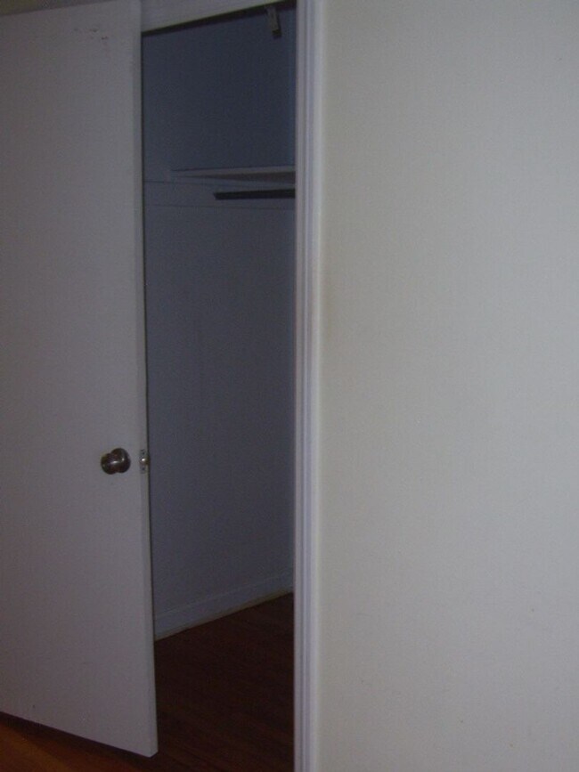 Building Photo - Kensington Park