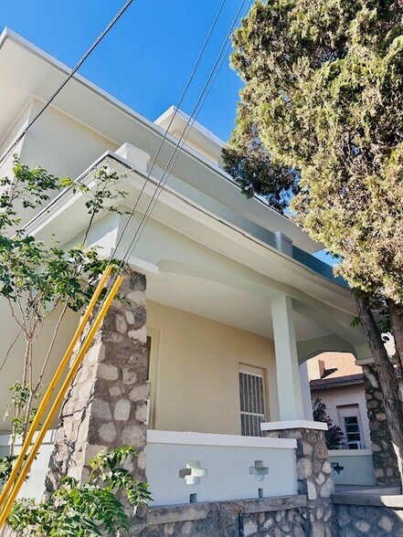 Building Photo - 709 E Yandell Dr