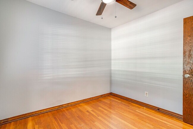 Building Photo - Historic 2 bed, 1 bath Apartment in Covete...