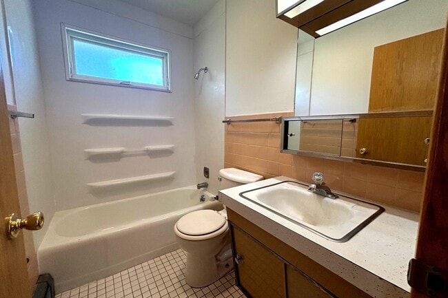 Building Photo - 2411 Brentwood Pkwy