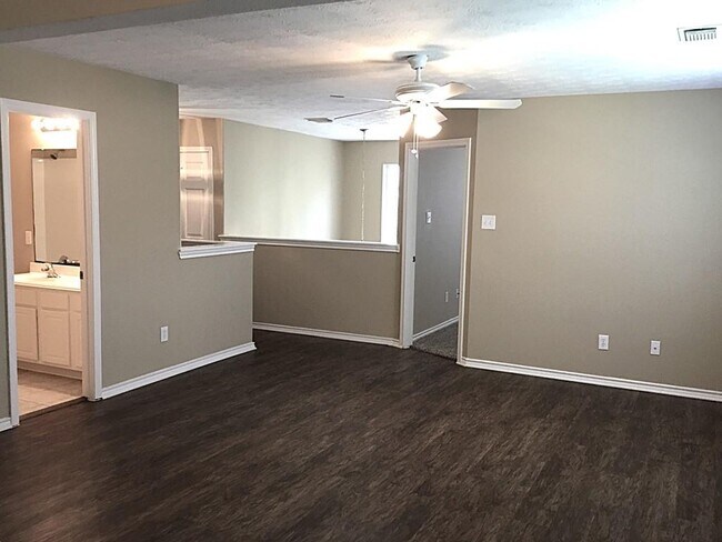 Building Photo - 12227 Lavon Dr